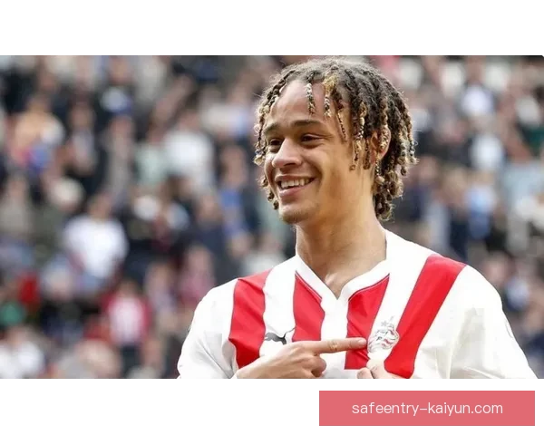 哈维·西蒙斯年轻MVP表现稳健，备受关注的未来之星